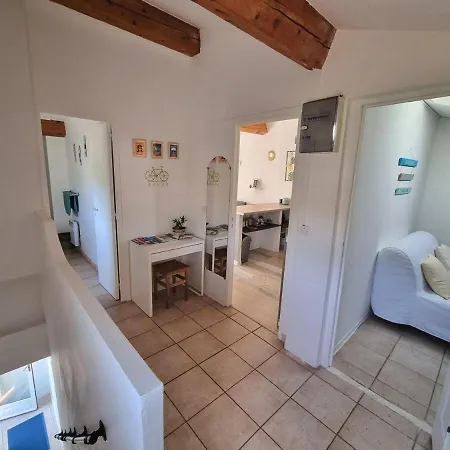 2-room Terrace Balcony Hyeres